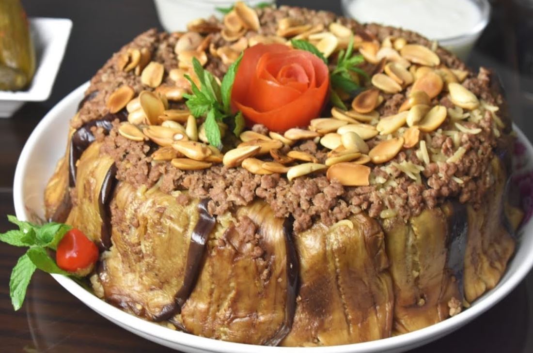 مقلوبة بالباذنجان مع سلطة (4 أشخاص)