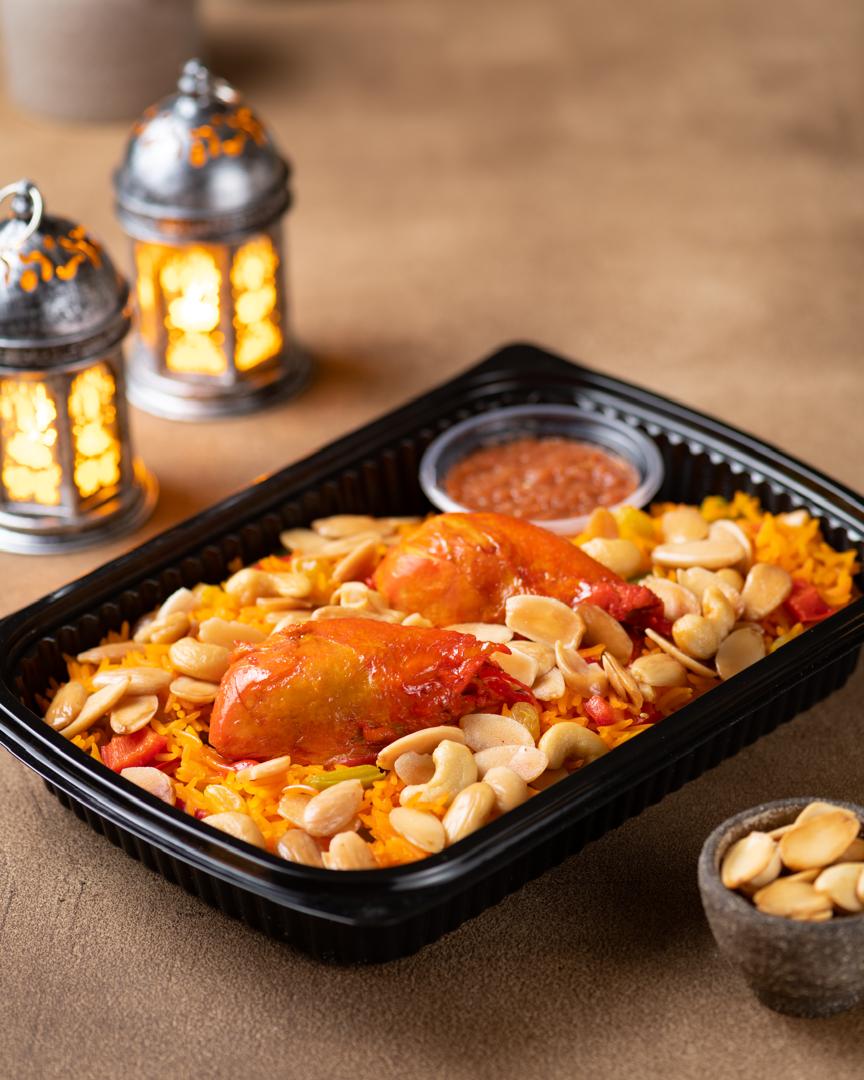 كبسة بالدجاج مع سلطة (4 أشخاص)